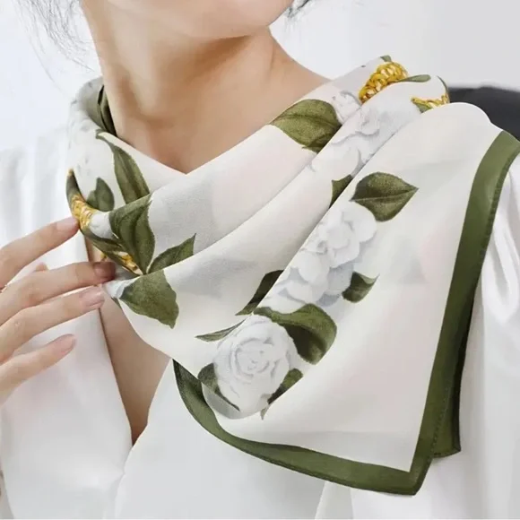 NEWT FLORAL SCARVE SATIN NECK. - Picture 2 of 9